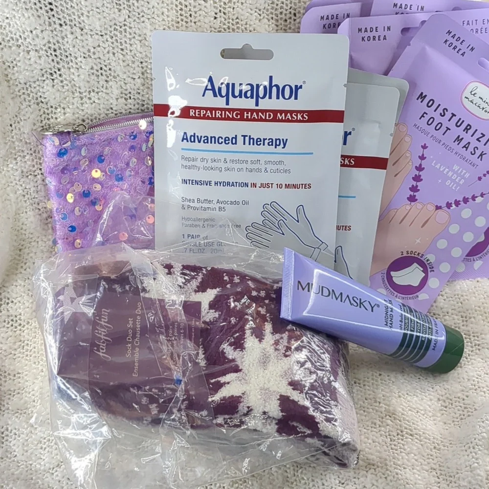 Hand and Foot Care Bundle, 8 packaged masks, hand mask, socks, w/bag